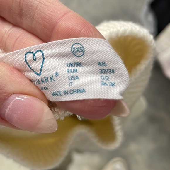 Primark Mockneck sweatshirt/sweater with ribbed detailing in cream - Picture 4 of 4